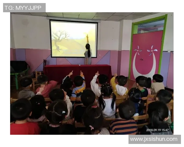 《从球场到心房：女主与足球球星的缘起与成长故事》